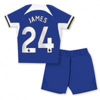 Camiseta Chelsea Reece James #24 Primera Equipación Replica 2023-24 para niños mangas cortas (+ Pantalones cortos)